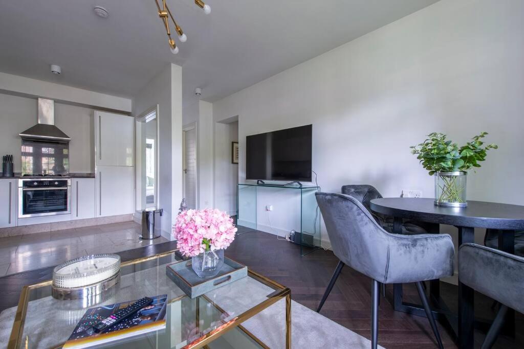 2 Bedroom Modern Urban Sanctuary 1Cc - Cherrydeal Londýn Exteriér fotografie