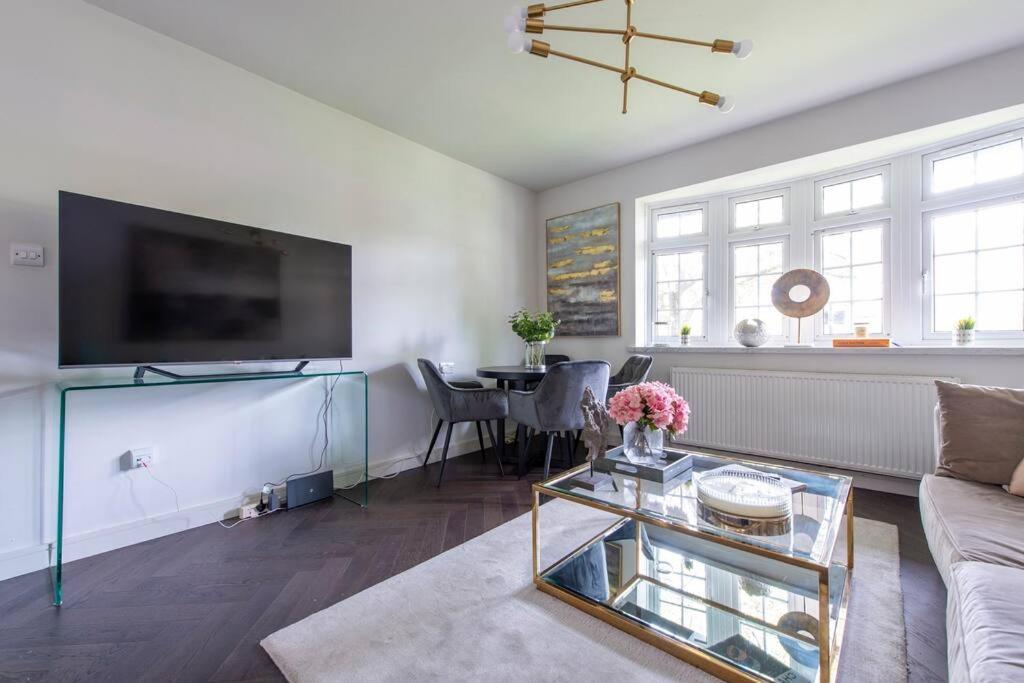 2 Bedroom Modern Urban Sanctuary 1Cc - Cherrydeal Londýn Exteriér fotografie