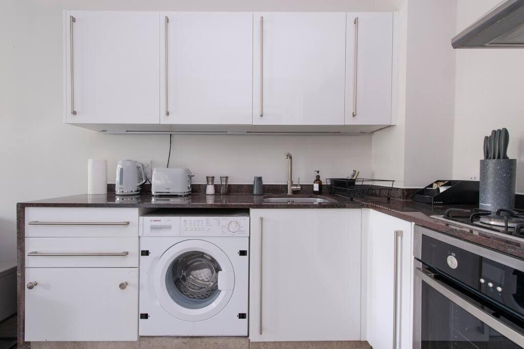 2 Bedroom Modern Urban Sanctuary 1Cc - Cherrydeal Londýn Exteriér fotografie
